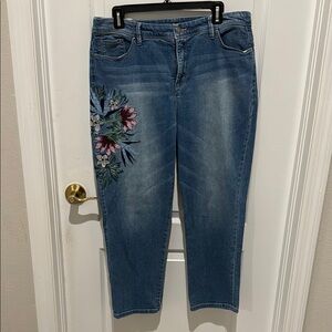 Chico’s Ih So Slimming embroidered crop jean Size 2 in Chicos size